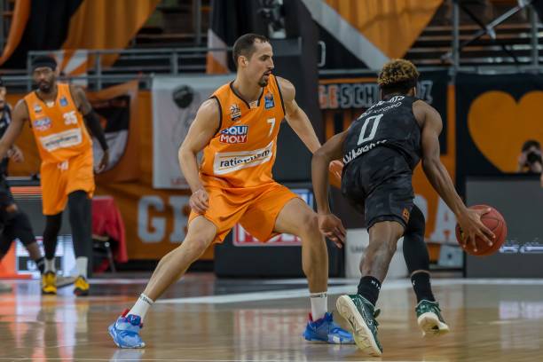 半决赛中遇 半决赛中遇