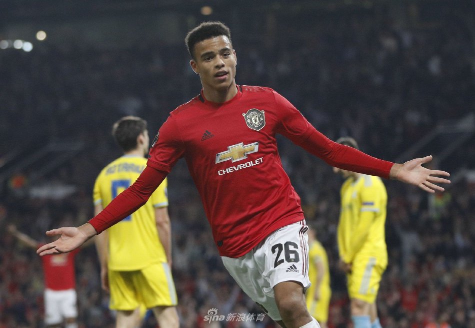 詹姆斯失误频出，湖人半场战平太阳（詹姆斯失误不断，湖人半场与太阳打成平手）